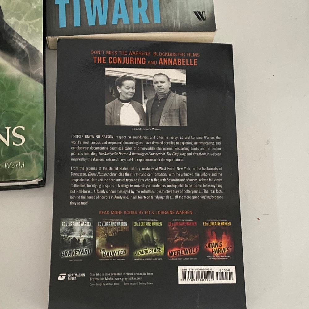 Paranormal Book Collection - Picture 7 of 7